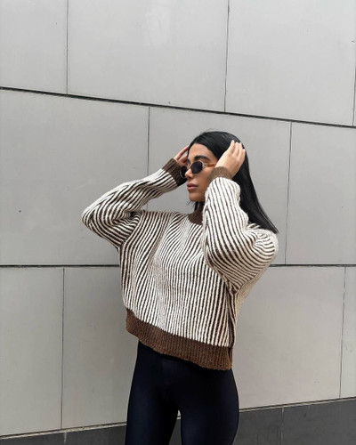 بافت راه راه قهوه ای کرم یقه گرد زنانه