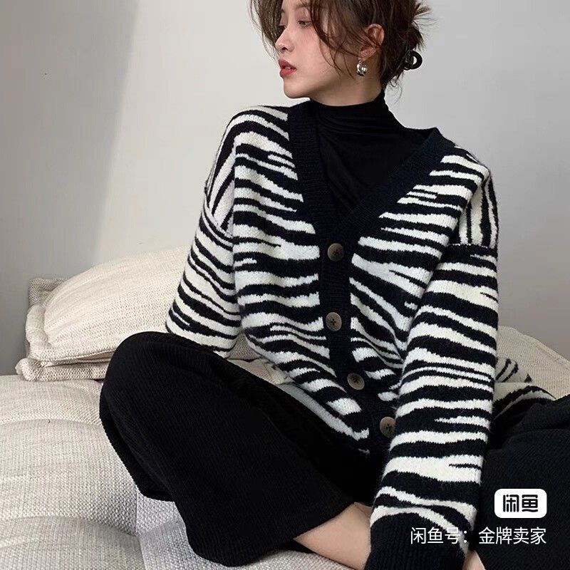 کاردیگان بافت زنانه طرح گورخری _بافت گرم .شیک و چشم‌گیر گیر