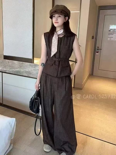 ست دو تیکه شلوار و ژیله زنانه با دستمال گردنی و کمربند